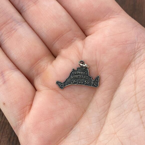 Vintage 925 Sterling Silver "Martha's Vineyard" State Map Pendant Bracelet Charm - Picture 1 of 3